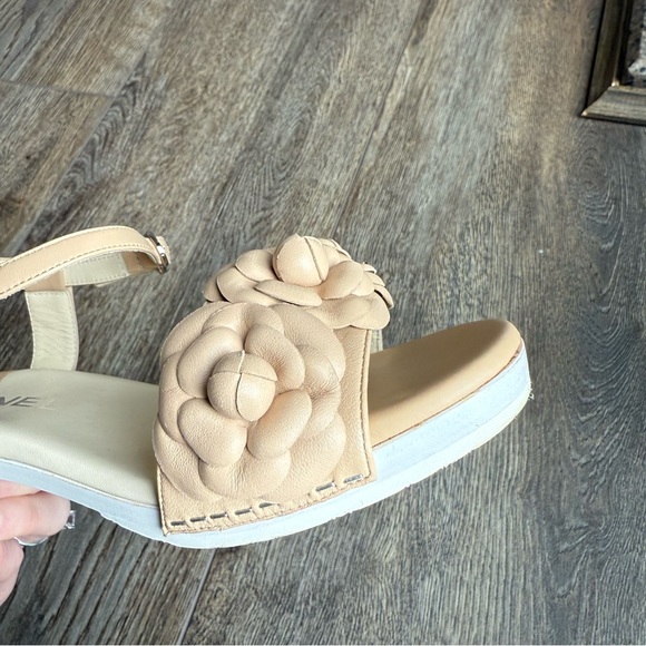 Chanel Camellia Flower CC logo Beige Strap Sandal - Picture 6 of 16